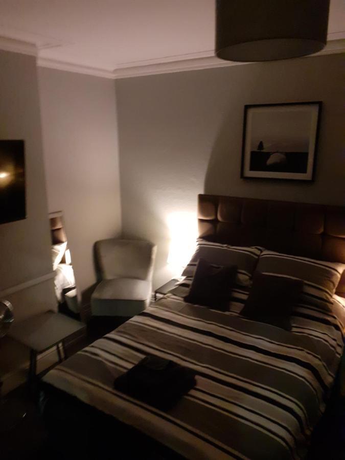 Caversham Lodge Reading Extérieur photo