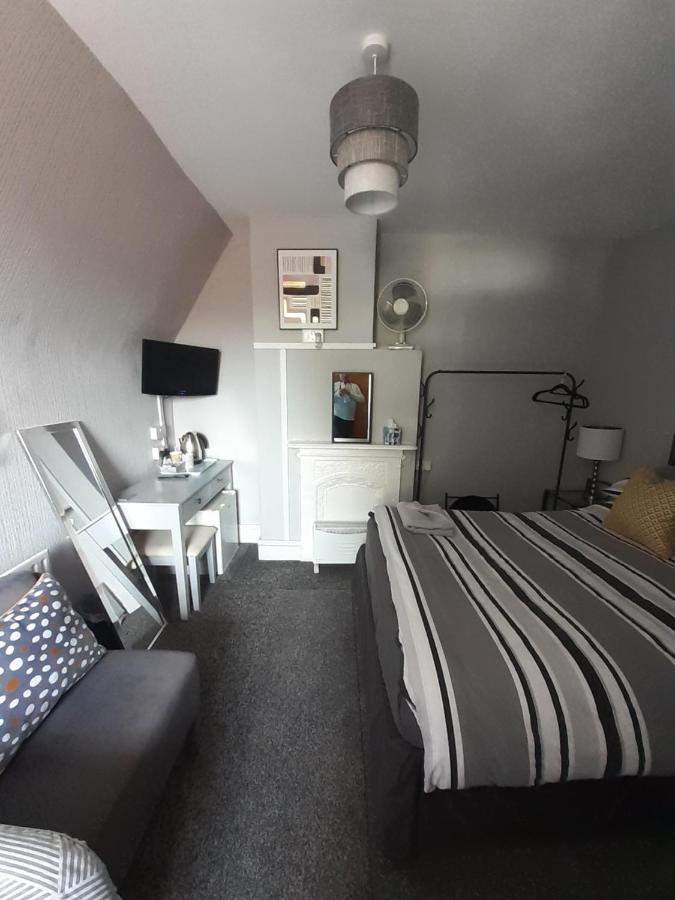 Caversham Lodge Reading Extérieur photo